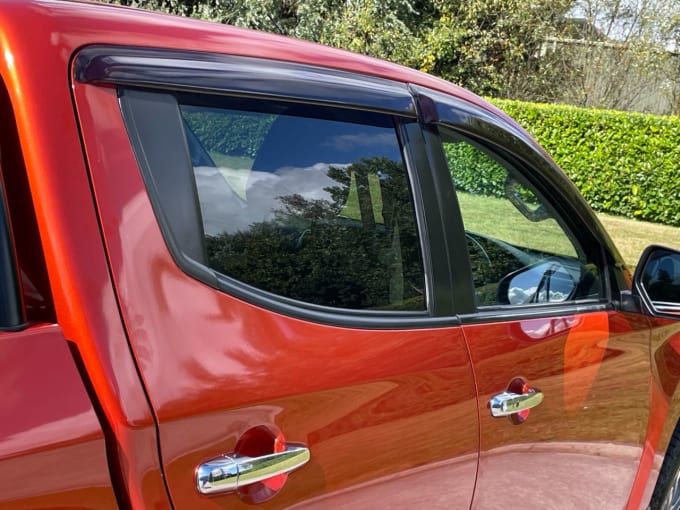 2025 Mitsubishi L200