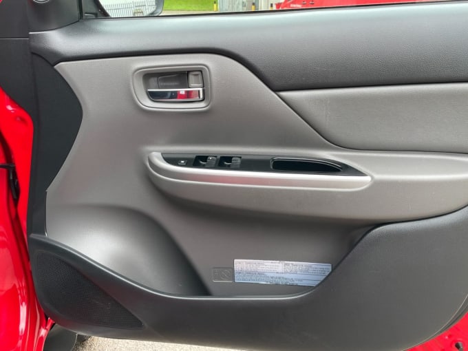 2017 Mitsubishi L200