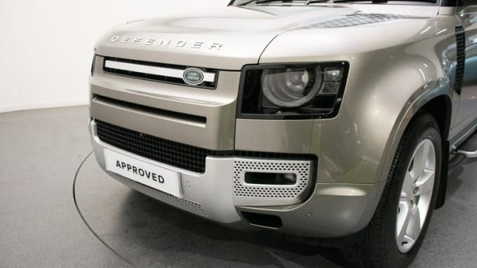 2024 Land Rover Defender 90