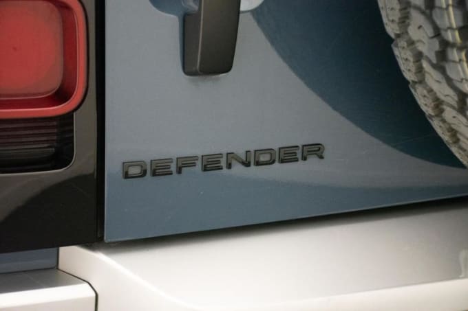 2024 Land Rover Defender 90