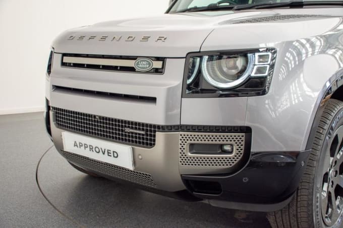 2024 Land Rover Defender 90