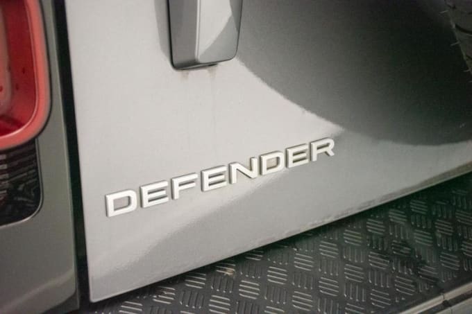 2024 Land Rover Defender 90