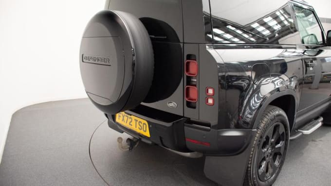 2025 Land Rover Defender 90