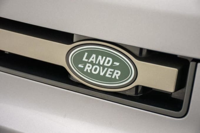 2024 Land Rover Defender 90