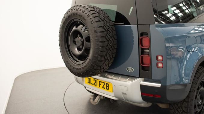 2024 Land Rover Defender 90