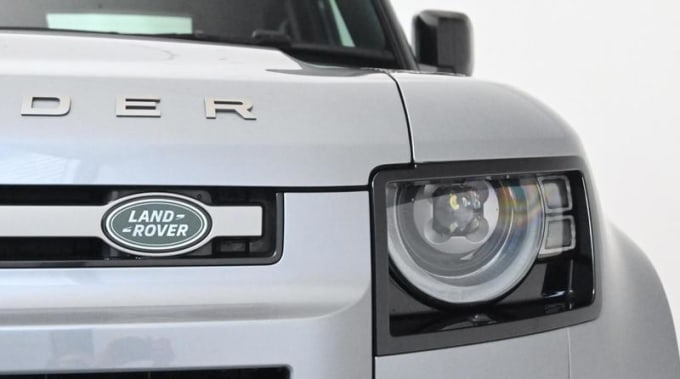 2024 Land Rover Defender 90