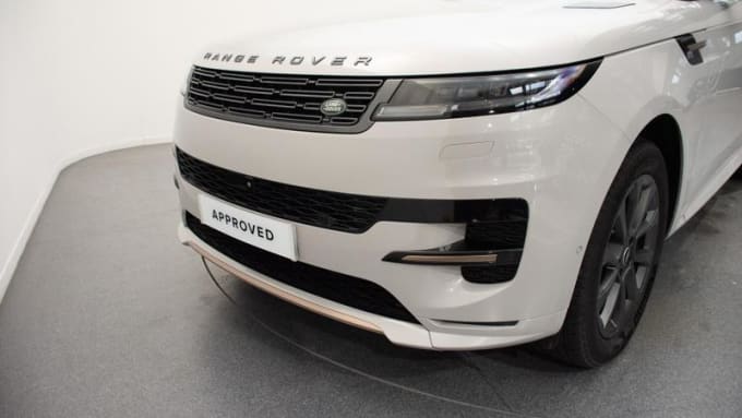 2025 Land Rover Range Rover Sport