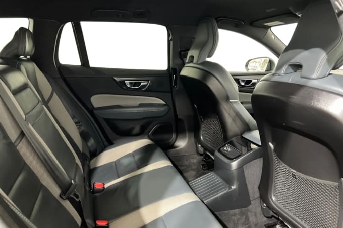 2025 Volvo V60