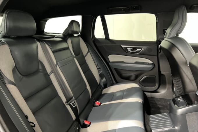 2025 Volvo V60