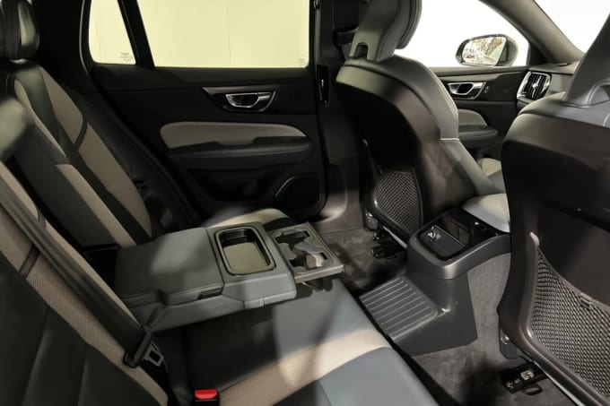 2025 Volvo V60
