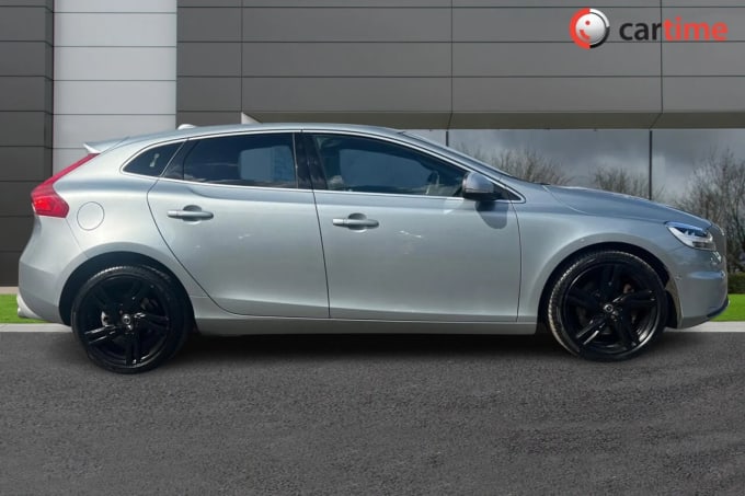 2018 Volvo V40