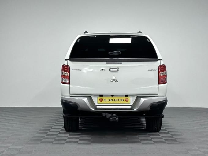 2025 Mitsubishi L200
