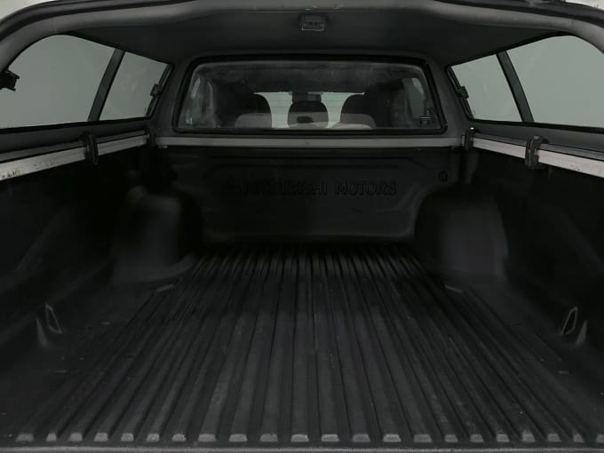 2025 Mitsubishi L200