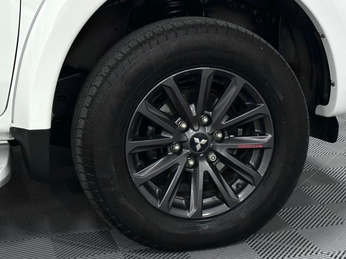 2025 Mitsubishi L200