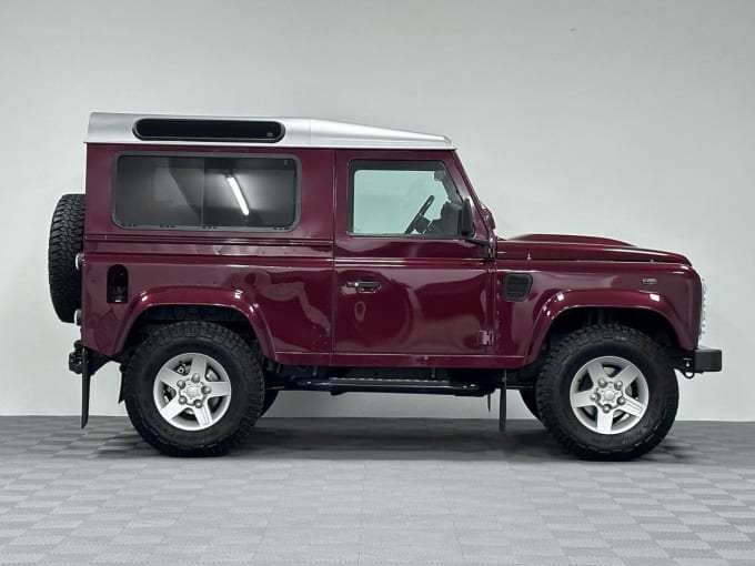 2025 Land Rover Defender 90