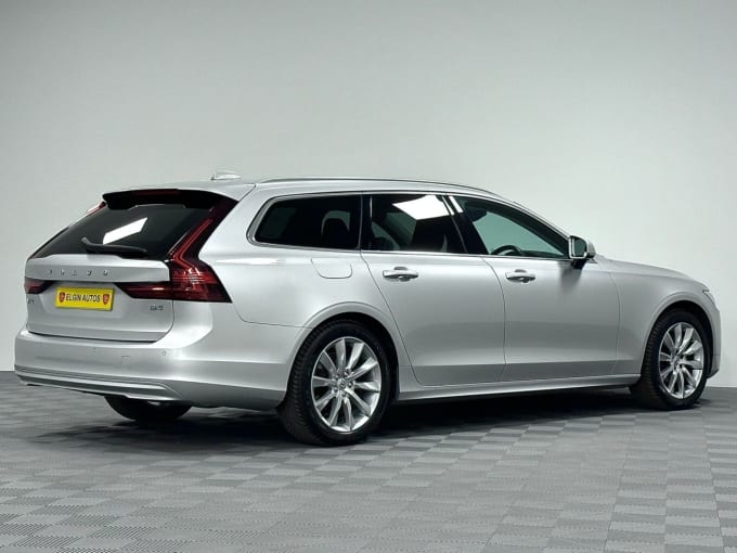 2025 Volvo V90