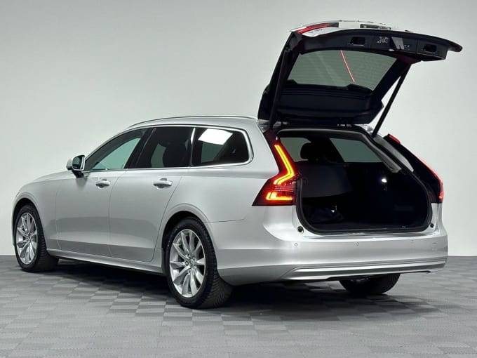 2025 Volvo V90