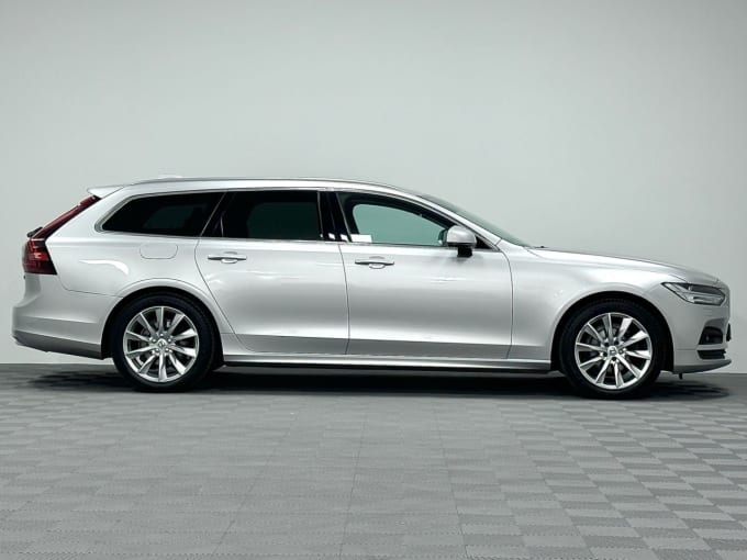 2025 Volvo V90