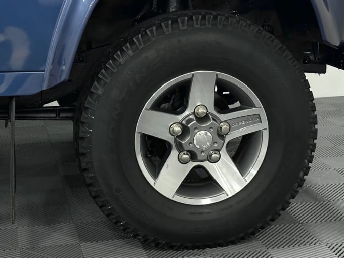 2025 Land Rover Defender 90