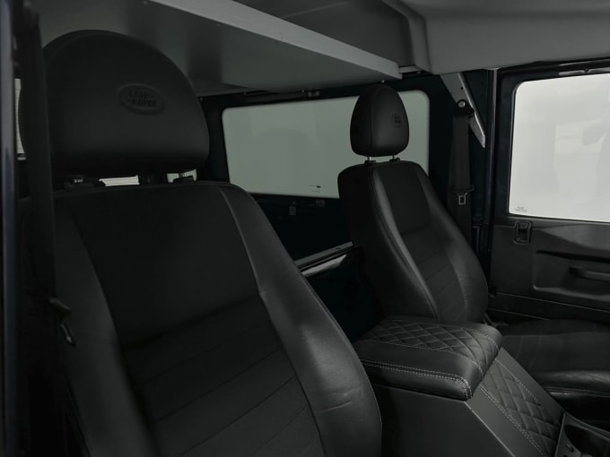 2025 Land Rover Defender 90
