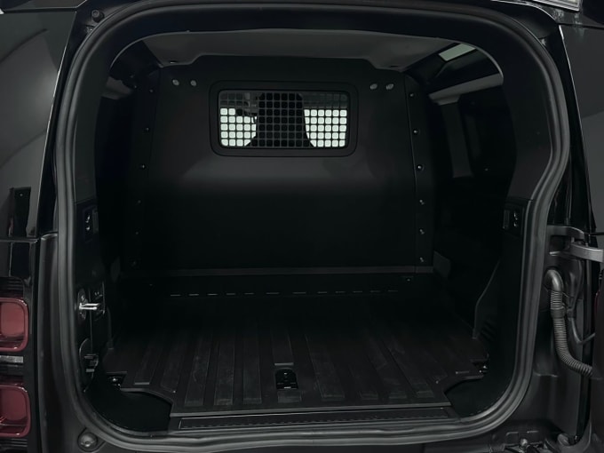 2025 Land Rover Defender 90