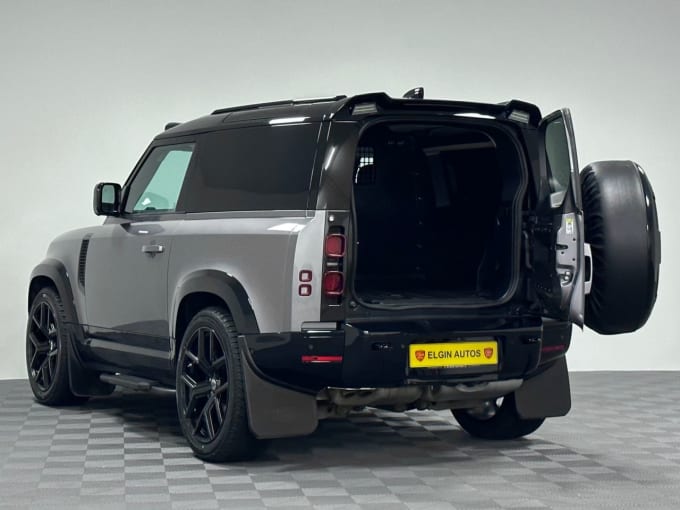 2025 Land Rover Defender 90