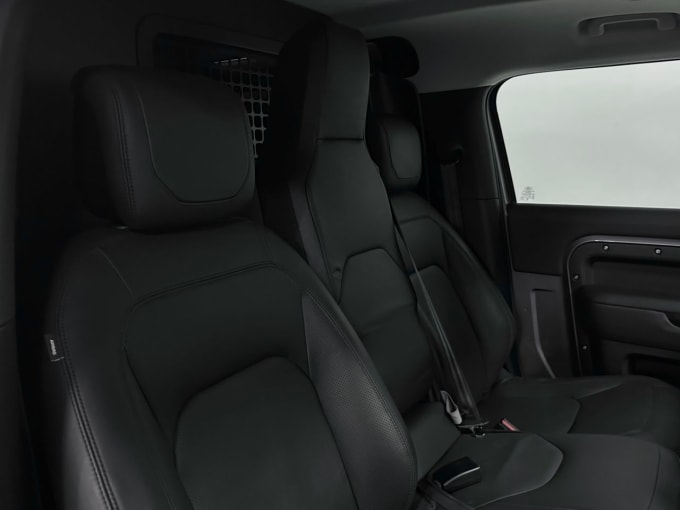 2025 Land Rover Defender 90
