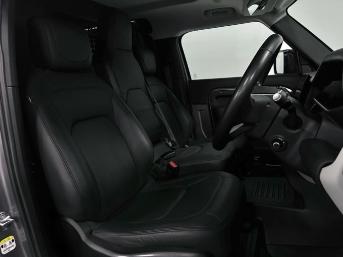 2025 Land Rover Defender 90