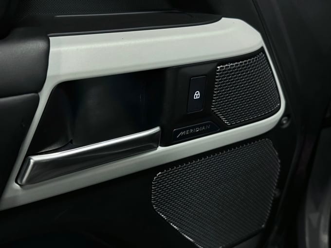 2025 Land Rover Defender 90