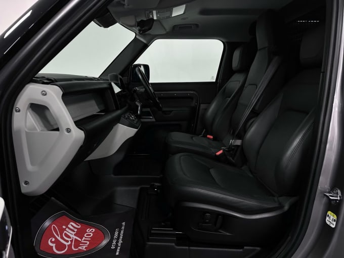 2025 Land Rover Defender 90