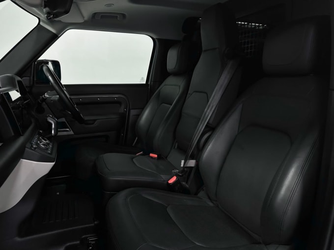 2025 Land Rover Defender 90