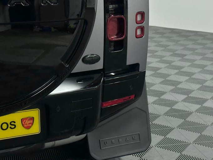 2025 Land Rover Defender 90