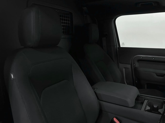 2025 Land Rover Defender 90