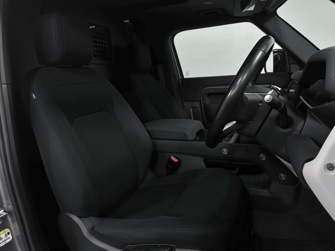 2025 Land Rover Defender 90