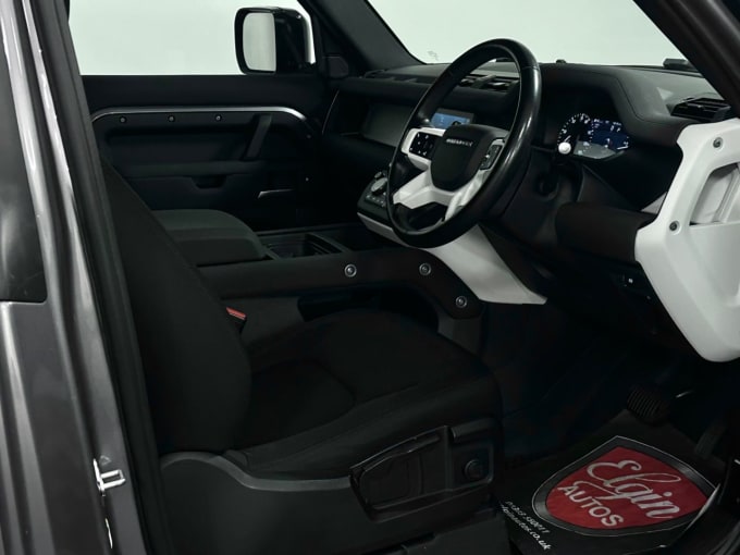 2025 Land Rover Defender 90