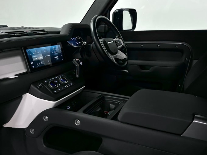 2025 Land Rover Defender 90