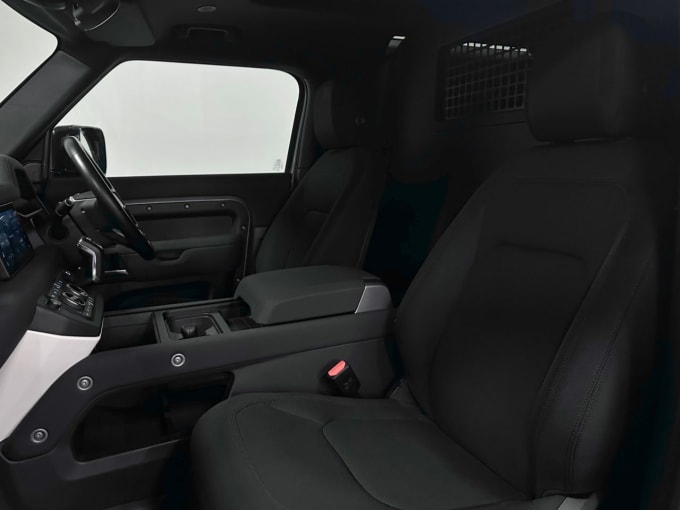 2025 Land Rover Defender 90