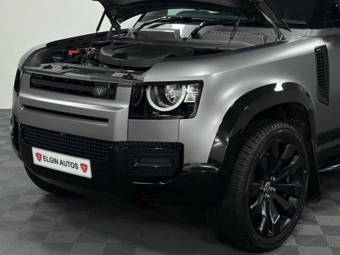 2025 Land Rover Defender 90