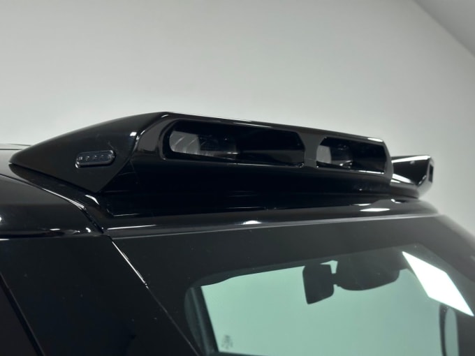2025 Land Rover Defender 90