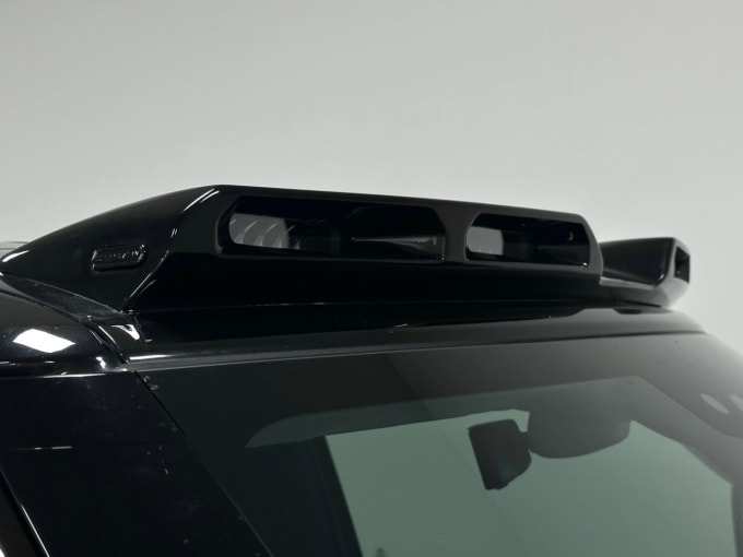 2025 Land Rover Defender 90