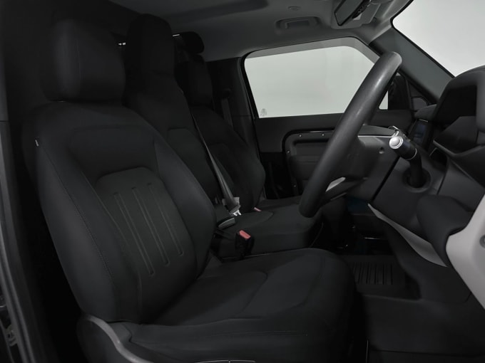 2025 Land Rover Defender 90
