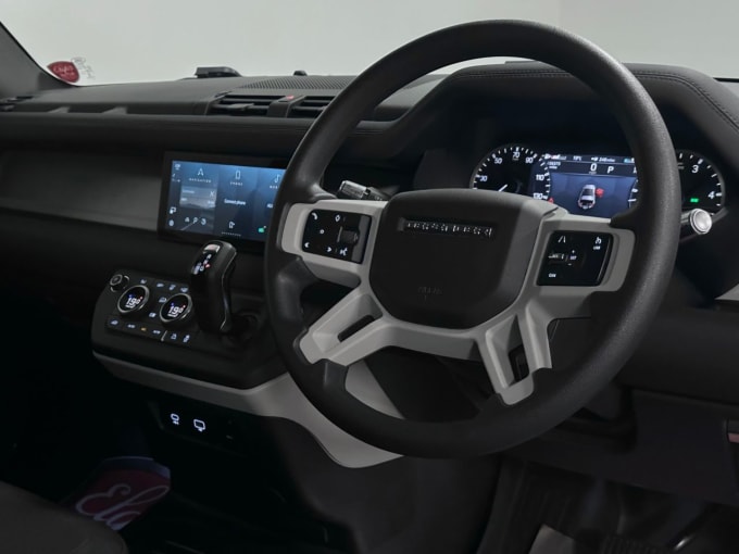 2025 Land Rover Defender 90