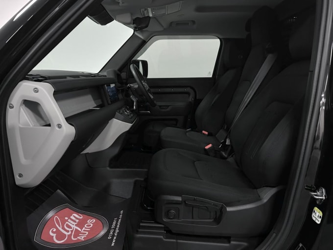 2025 Land Rover Defender 90