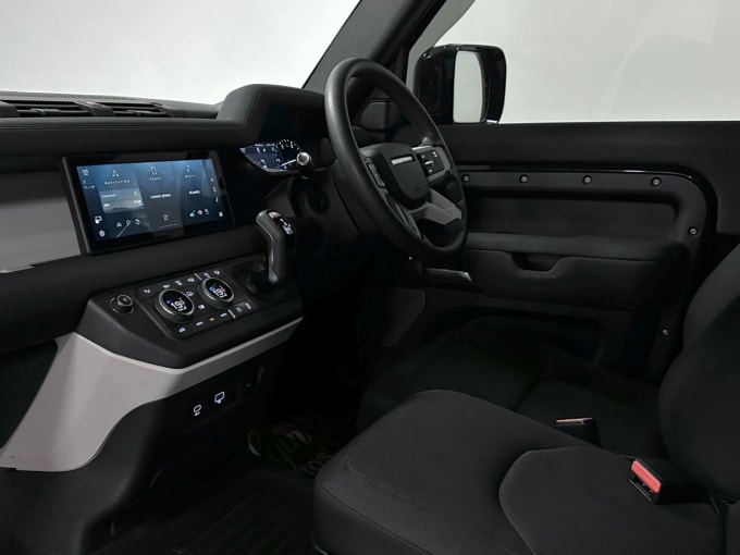 2025 Land Rover Defender 90