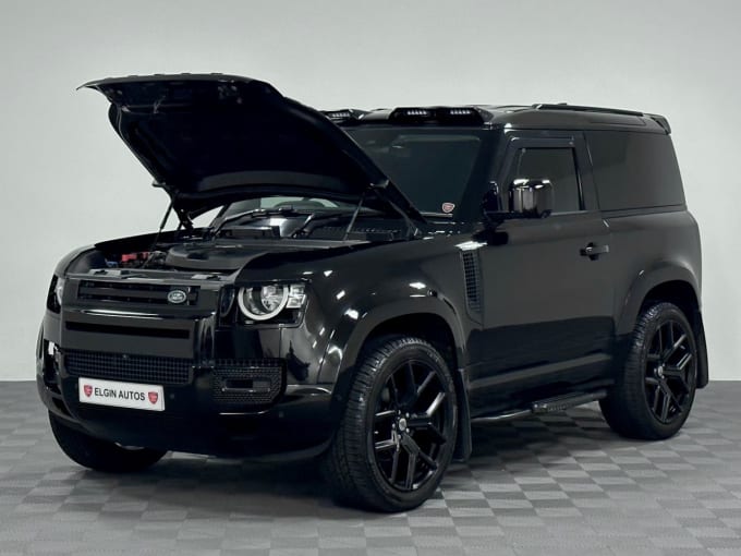 2025 Land Rover Defender 90