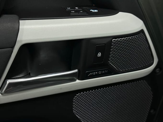 2025 Land Rover Defender 110
