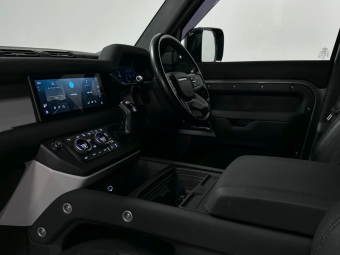 2025 Land Rover Defender 110