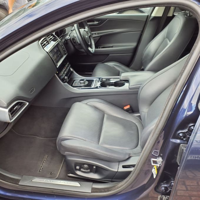 2025 Jaguar Xe