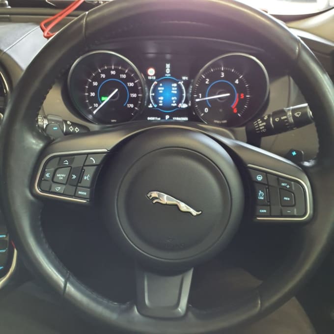 2025 Jaguar Xe