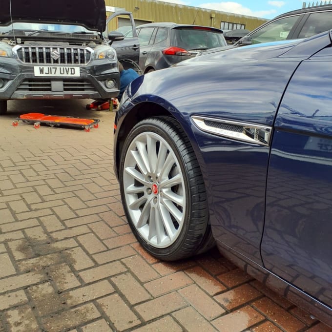 2025 Jaguar Xe